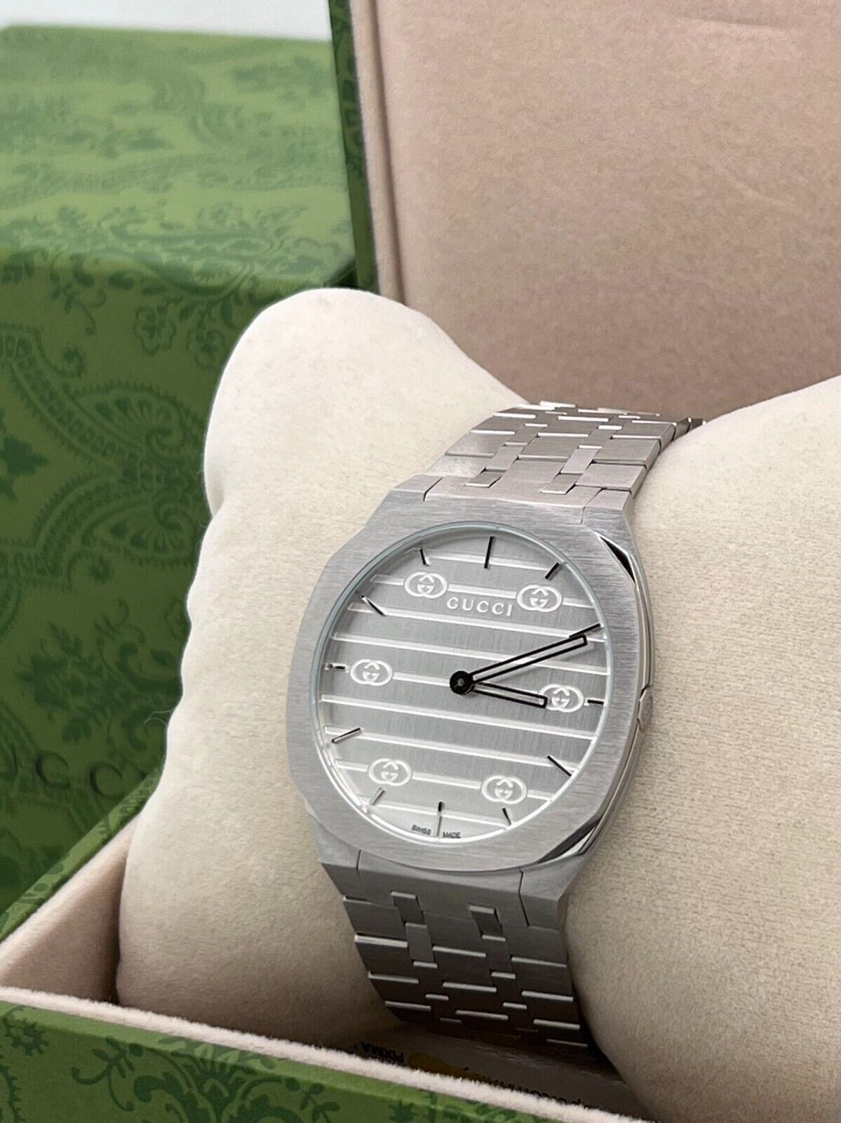  Shop Authentic Gucci 25H Quartz Silver Dial Silver Steel Strap Unisex Watch - YA163407 - Luxxuri