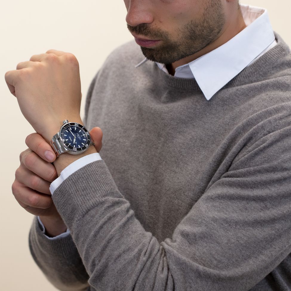  Shop Authentic Oris Aquis Date Blue Dial Silver Steel Strap Watch for Men - 0173377304135-0782405PEB - Luxxuri