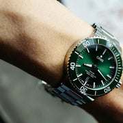  Shop Authentic Oris Aquis Date Green Dial Silver Steel Strap Watch for Men - 0173377304157-0782405PEB - Luxxuri