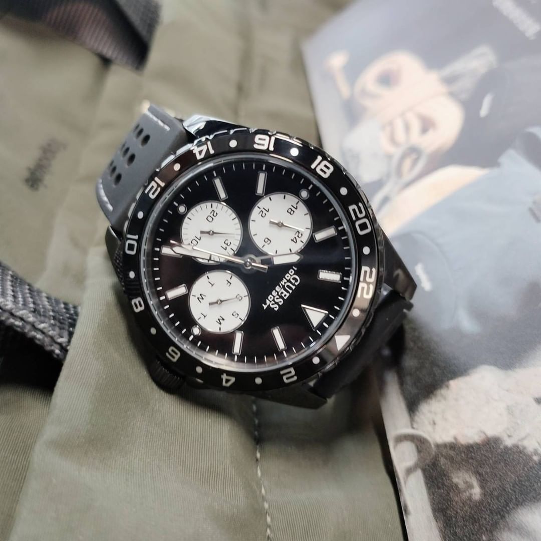  Shop Authentic Guess Odyssey Quartz Black Dial Black Silicone Strap Watch For Men - W1108G3 - Luxxuri
