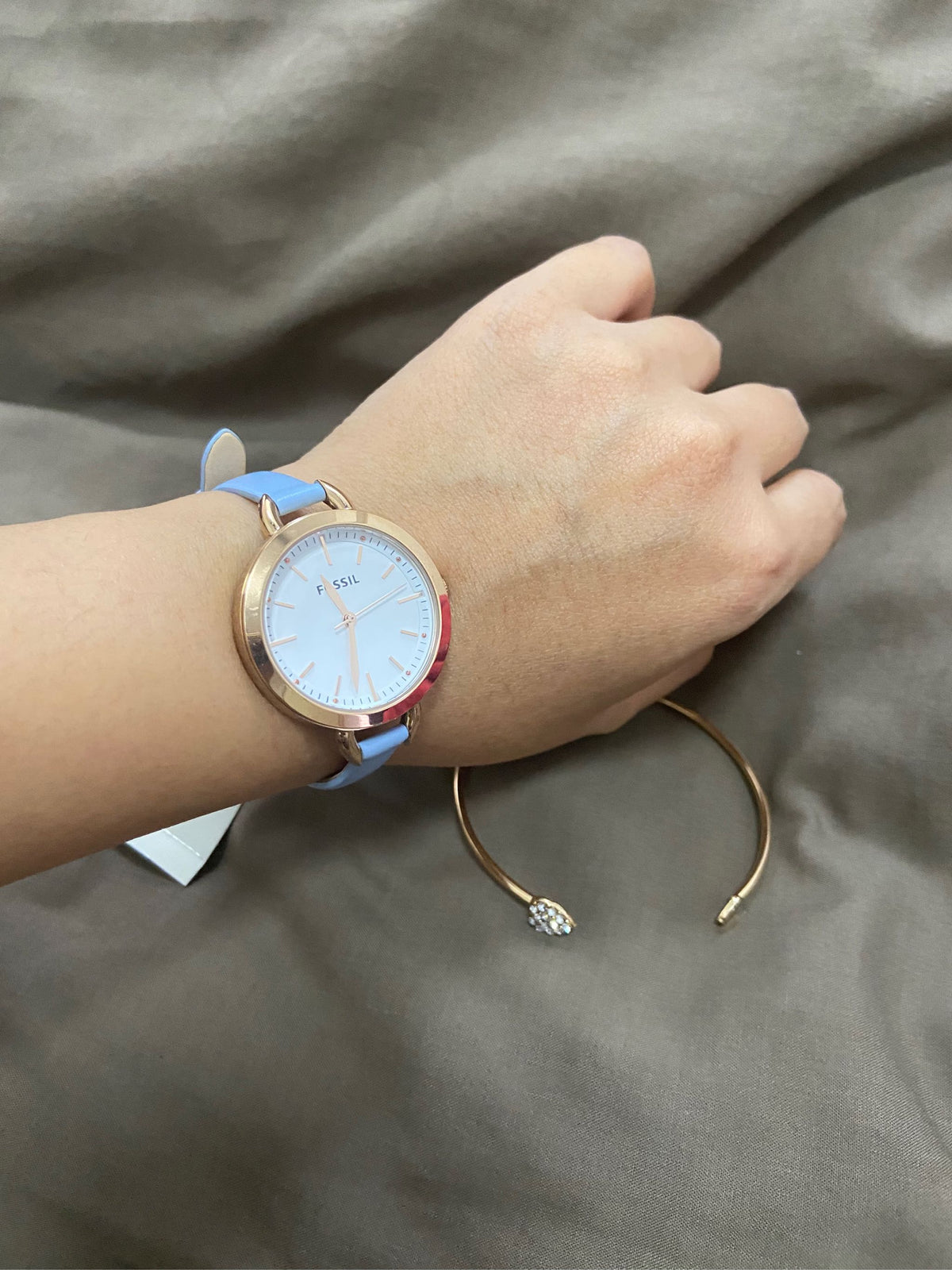  Shop Authentic Fossil Classic White Dial Blue Leather Strap Watch for Women - BQ3327 - Luxxuri