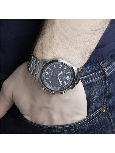  Shop Authentic Gucci G Timeless Chronograph Grey Dial Silver Steel Strap Watch For Men -  YA126238 - Luxxuri