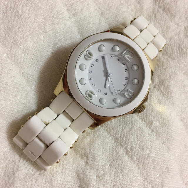  Shop Authentic Marc Jacobs Pelly White Dial White SIlicone Strap Watch for Women - MBM2525 - Luxxuri