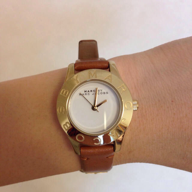  Shop Authentic Marc Jacobs Mini Blade White Dial Brown Leather Strap Watch for Women - MBM1219 - Luxxuri
