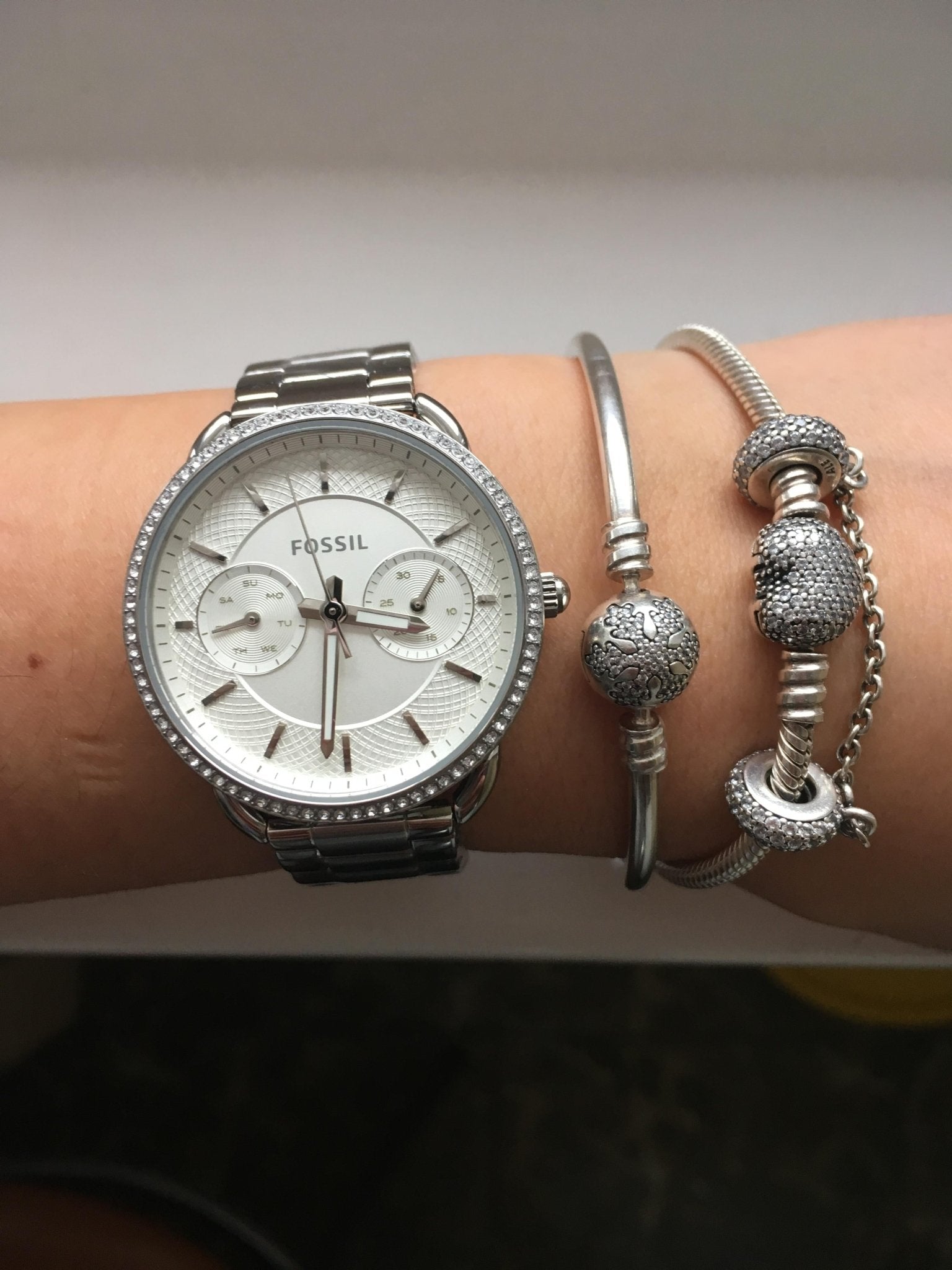  Shop Authentic Fossil Tailor White Dial Silver Steel Strap Watch for Women - ES4262 - Luxxuri