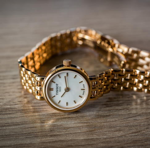  Shop Authentic Tissot T Lady Lovely Mother of Pearl Dial Rose Gold Steel Strap Watch For Women - T058.009.33.111.00 - Luxxuri