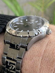  Shop Authentic Versace Hellenyium Quartz Black Dial Grey Steel Strap Watch For Men - VE3A00620 - Luxxuri