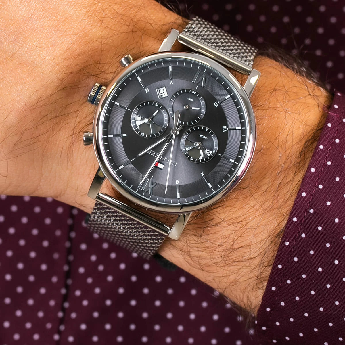 Shop Authentic Tommy Hilfiger Evan Grey Dial Silver Mesh Bracelet Watch for Men - 1710396 - Luxxuri