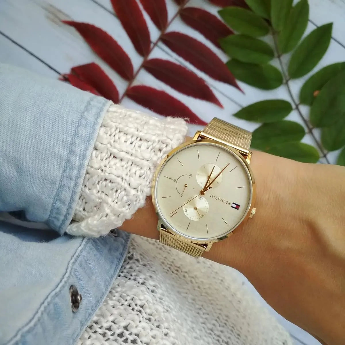  Shop Authentic Tommy Hilfiger Jenna Quartz White Dial Gold Mesh Bracelet Watch For Women - 1781943 - Luxxuri