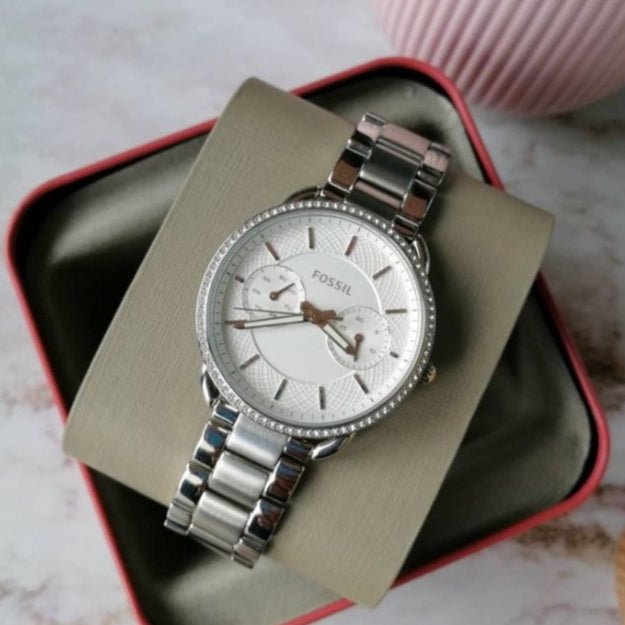  Shop Authentic Fossil Tailor White Dial Silver Steel Strap Watch for Women - ES4262 - Luxxuri