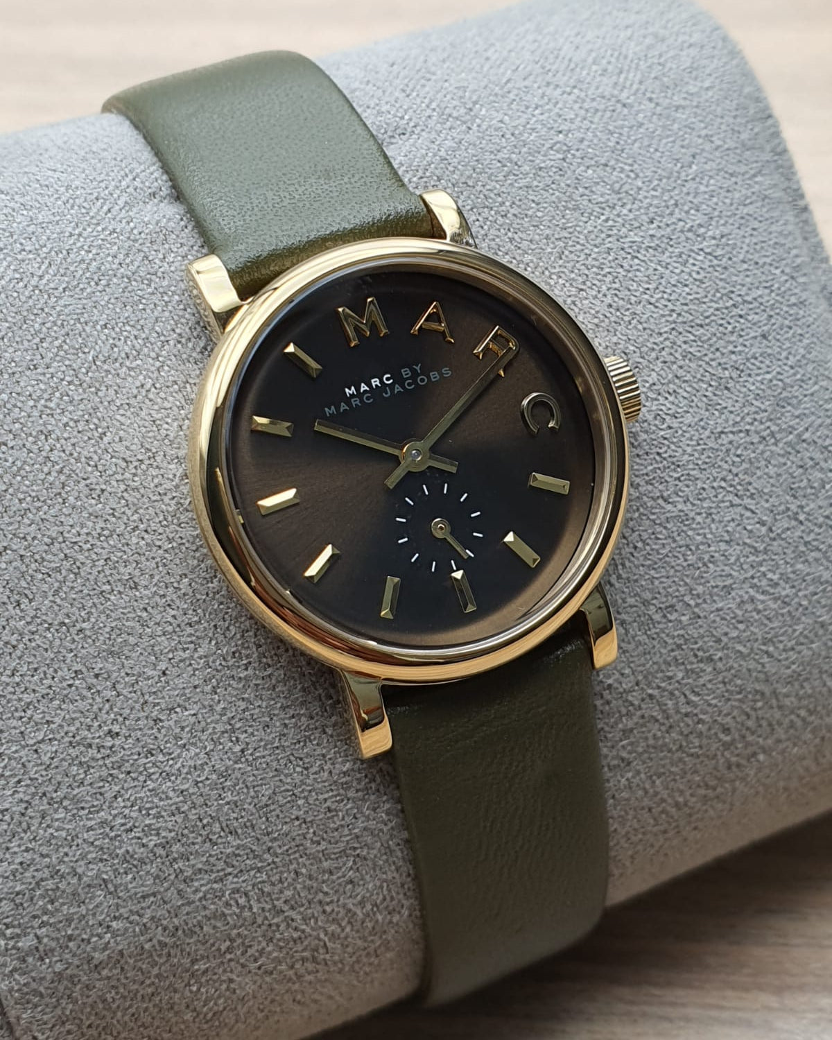  Shop Authentic Marc Jacobs Baker Olive Dial Olive Leather Strap Watch for Women - MBM1330 - Luxxuri