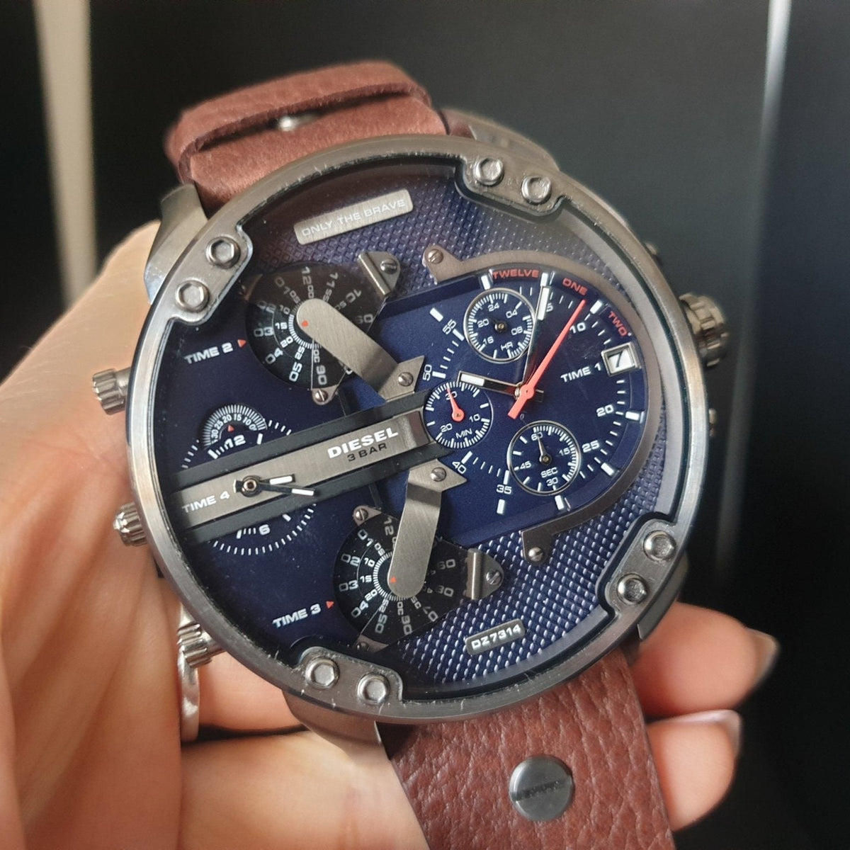  Shop Authentic Diesel Mr Daddy Blue Dial Brown Leather Strap Watch For Men - DZ7314 - Luxxuri