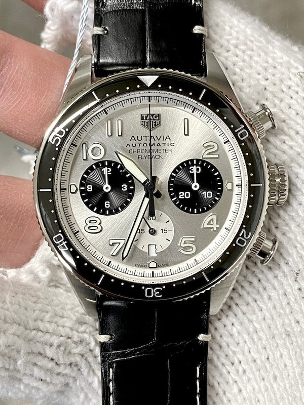  Shop Authentic Tag Heuer Autavia Chronometer Flyback Chronograph Silver Dial Black Leather Strap Watch for Men - CBE511B.FC8279 - Luxxuri