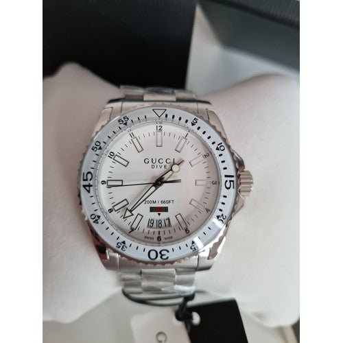  Shop Authentic Gucci Dive Quartz White Dial Silver Steel Strap Watch for Men - YA136302 - Luxxuri