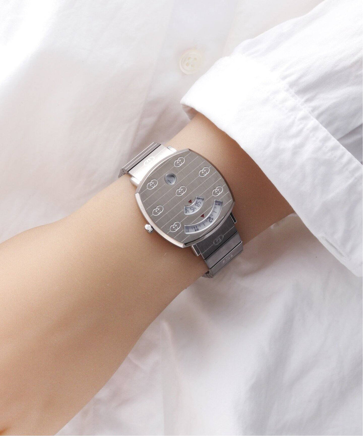 Shop Authentic Gucci Grip Quartz Silver Dial Silver Steel Strap Watch For Women - YA157401 - Luxxuri