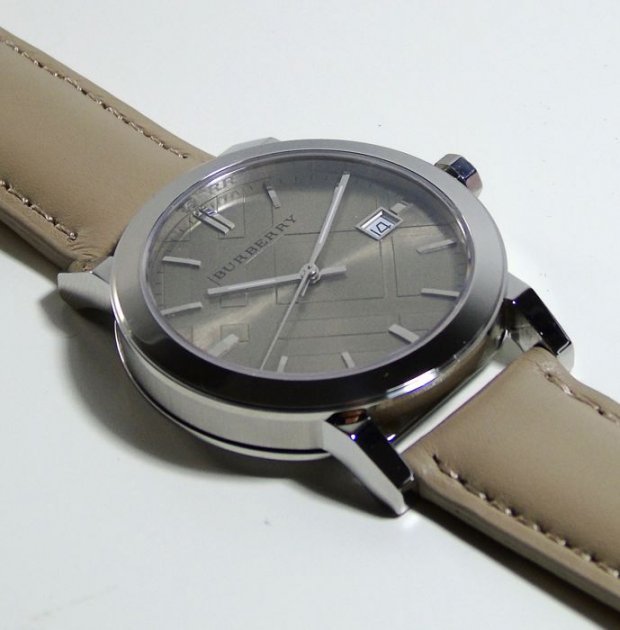  Shop Authentic Burberry The City Silver Dial Beige Leather Strap Unisex Watch - BU9010 - Luxxuri