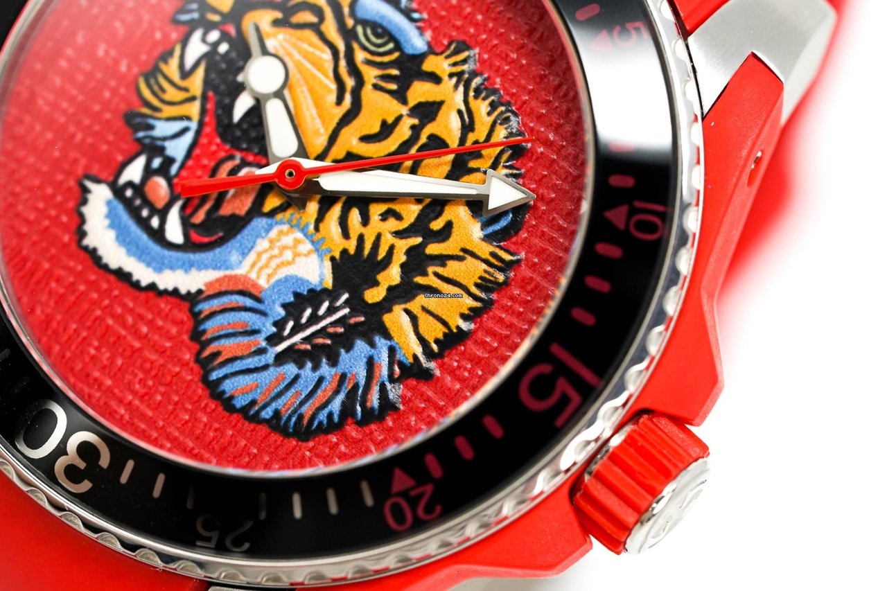  Shop Authentic Gucci Dive Quartz Red Dial Red Rubber Strap Watch For Men - YA136315 - Luxxuri