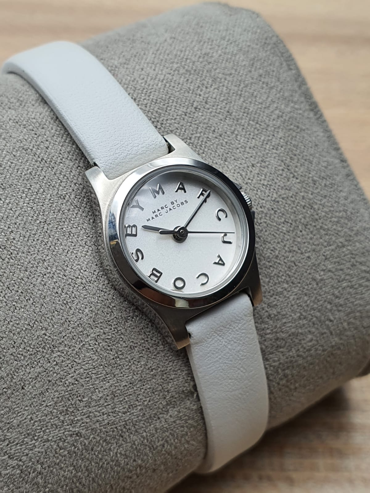  Shop Authentic Marc Jacobs Henry Dinky White Dial White Leather Strap Watch for Women - MBM1234 - Luxxuri