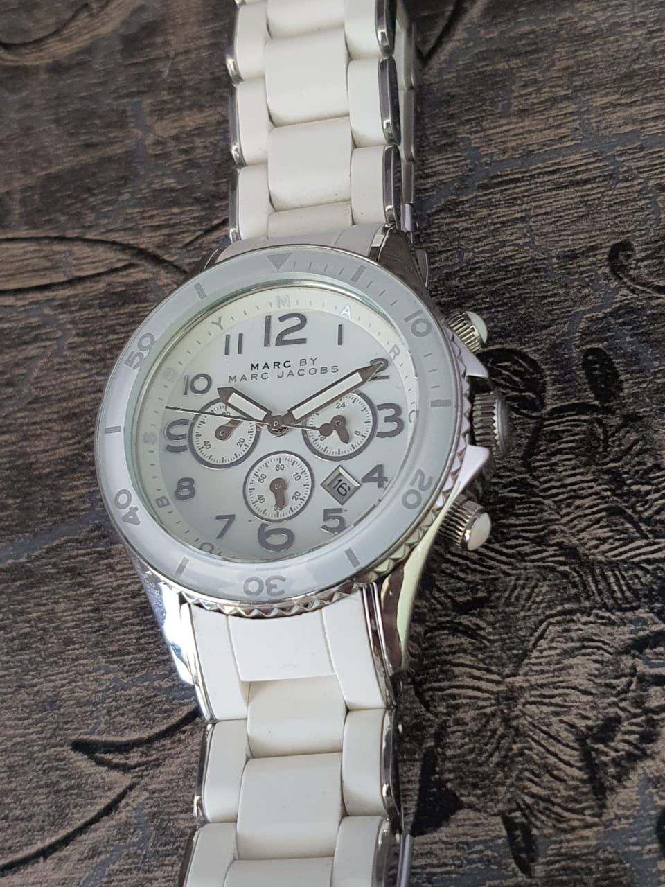  Shop Authentic Marc Jacobs Rock White Dial White Silicone Strap Watch for Women - MBM2545 - Luxxuri