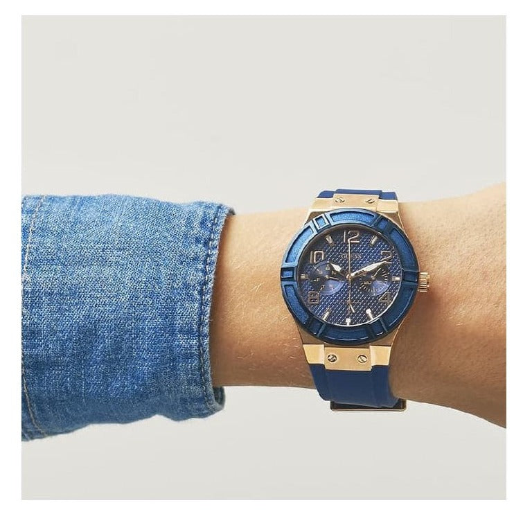  Shop Authentic Guess Jet Setter Analog Quartz Blue Dial Blue Rubber Strap Watch For Women - W0571L1 - Luxxuri