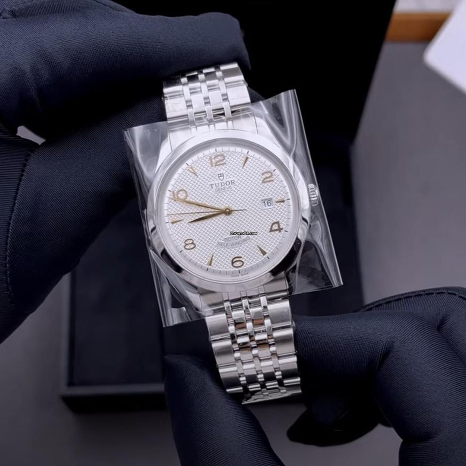 Shop Authentic Tudor 1926 Automatic Silver Dial Silver Steel Strap Watch for Men - M91650-0001 - Luxxuri