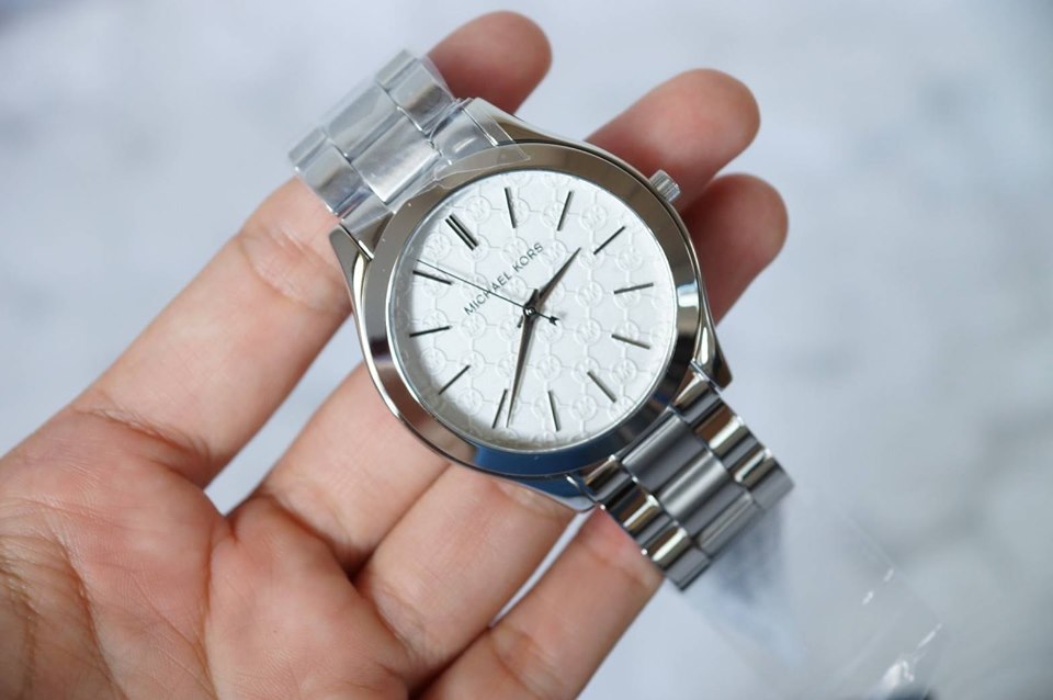  Shop Authentic Michael Kors Runway Silver Dial Silver Stainless Steel Strap Watch for Women - MK3371 - Luxxuri