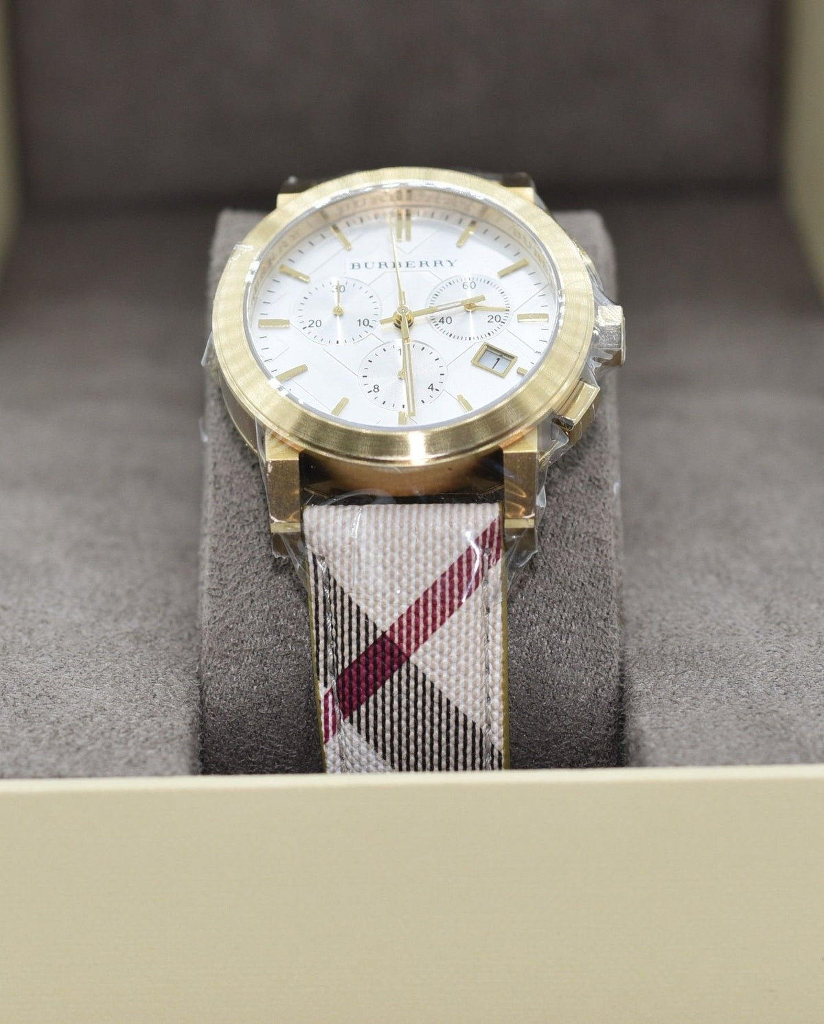  Shop Authentic Burberry Heritage Nova Heritage White Dial Leather Strap Watch for Women - BU1395 - Luxxuri