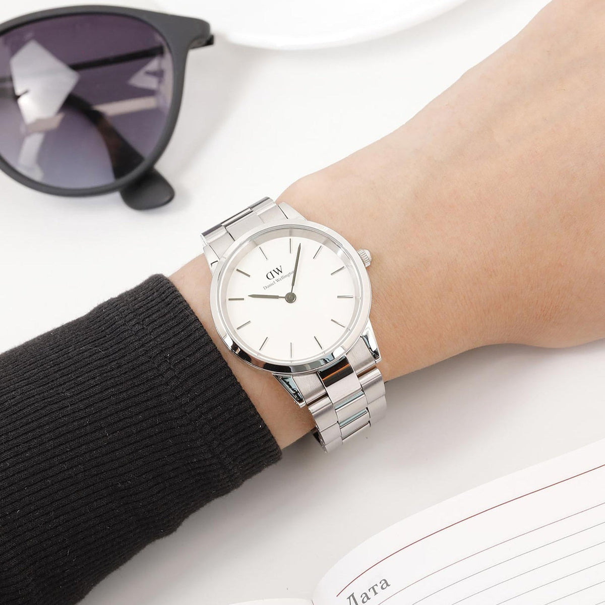  Shop Authentic Daniel Wellington Iconic Link White Dial Silver Steel Strap Watch for Women - DW00100203 - Luxxuri