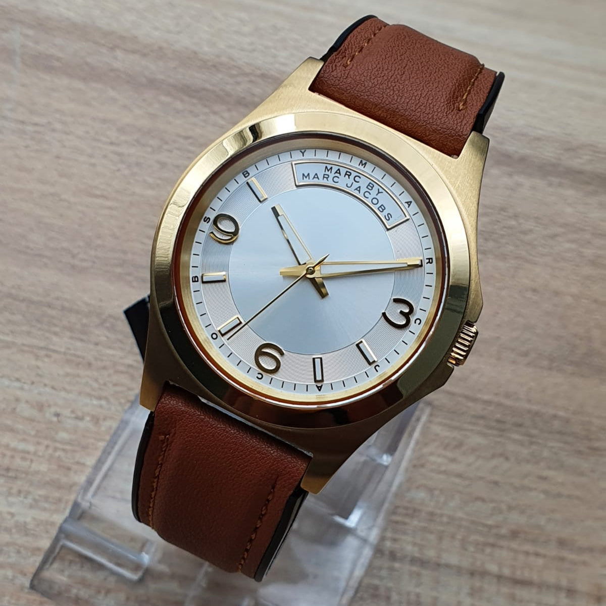  Shop Authentic Marc Jacobs Baby Dave White Dial Brown Leather Strap Watch for Women - MBM1261 - Luxxuri