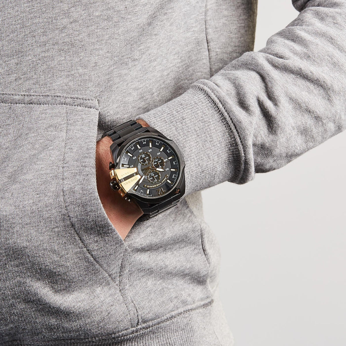  Shop Authentic Diesel Mega Chief Chronograph Black Dial Black Steel Strap Watch For Men - DZ4338 - Luxxuri