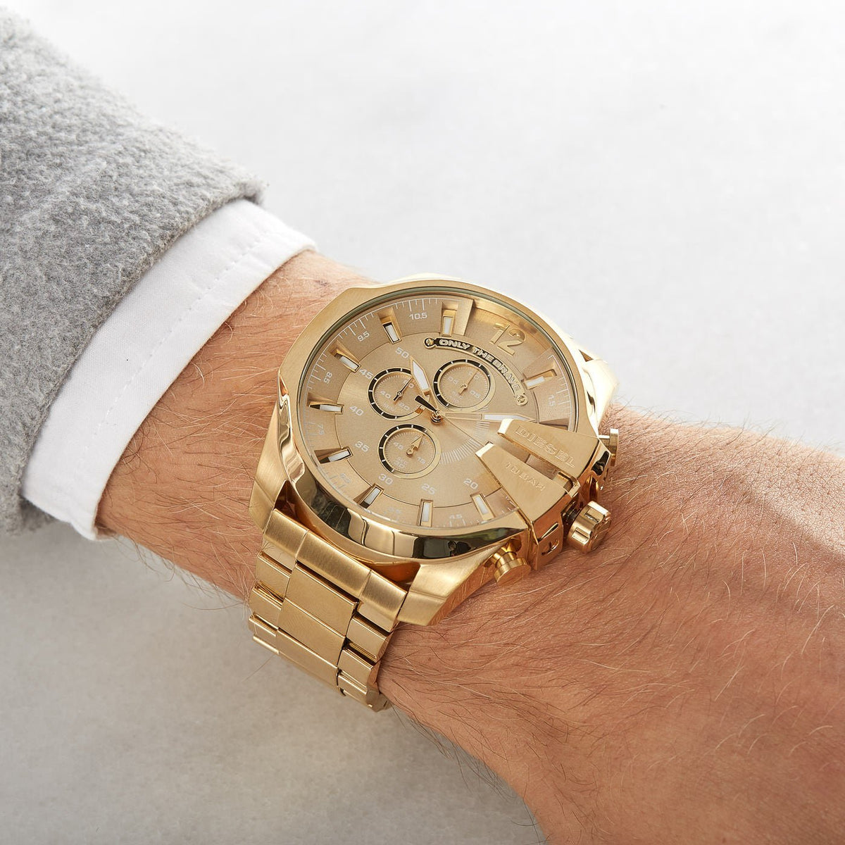  Shop Authentic Diesel Mega Chief Gold Dial Gold Steel Strap Watch For Men - DZ4360 - Luxxuri