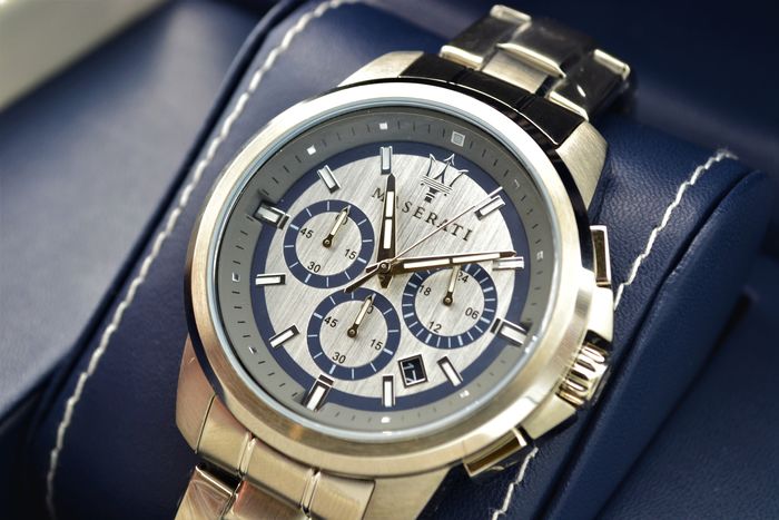  Shop Authentic Maserati Successo Chronograph Silver Dial Silver Steel Strap Watch For Men - R8873621006 - Luxxuri