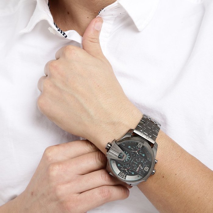  Shop Authentic Diesel Uber Chief Black Dial Grey Stainless Steel Strap Watch For Men - DZ7372 - Luxxuri
