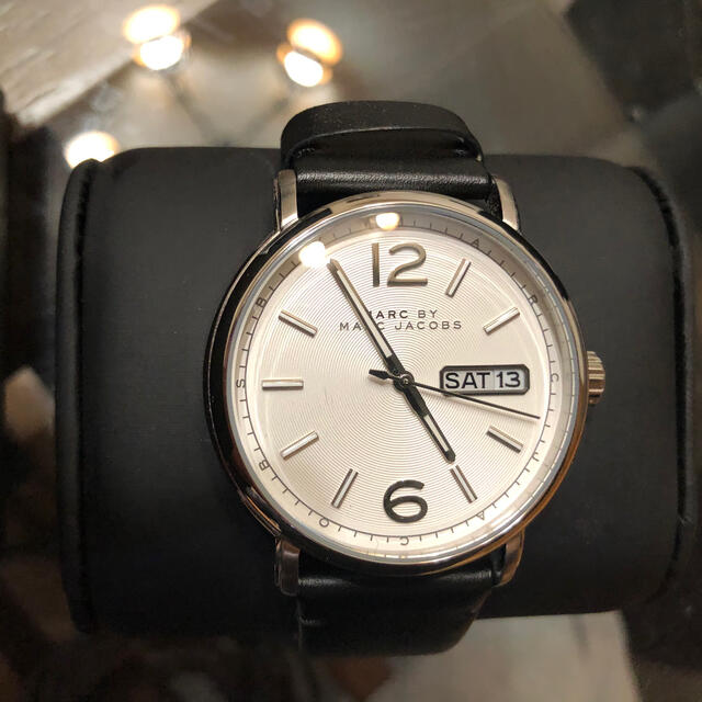  Shop Authentic Marc Jacobs Fergus White Dial Black Leather Strap Watch for Men - MBM5076 - Luxxuri
