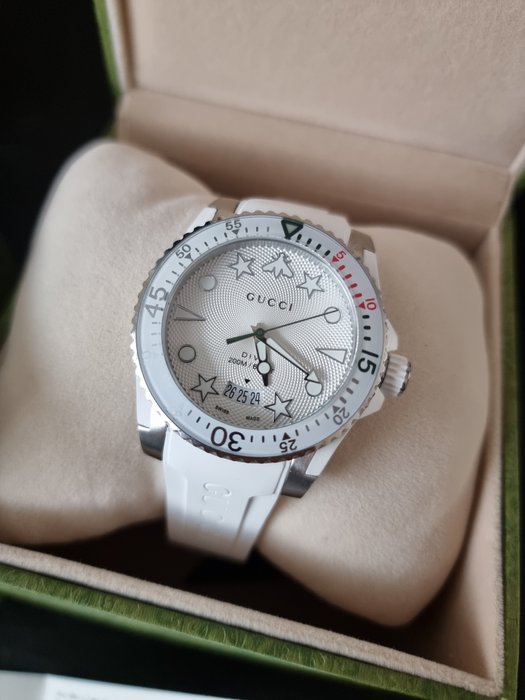  Shop Authentic Gucci Dive Quartz White Dial White Rubber Strap Watch For Men - YA136337 - Luxxuri