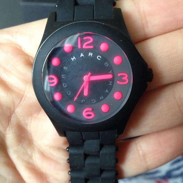  Shop Authentic Marc Jacobs Pelly Black Dial Black Silicone Strap Watch for Women - MBM2530 - Luxxuri