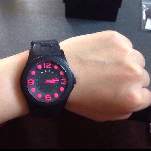  Shop Authentic Marc Jacobs Pelly Black Dial Black Silicone Strap Watch for Women - MBM2530 - Luxxuri