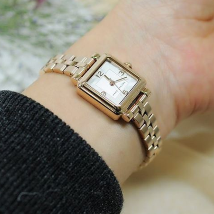  Shop Authentic Marc Jacobs Vic Silver Dial Rose Gold Steel Strap Watch for Women - MJ3530 - Luxxuri