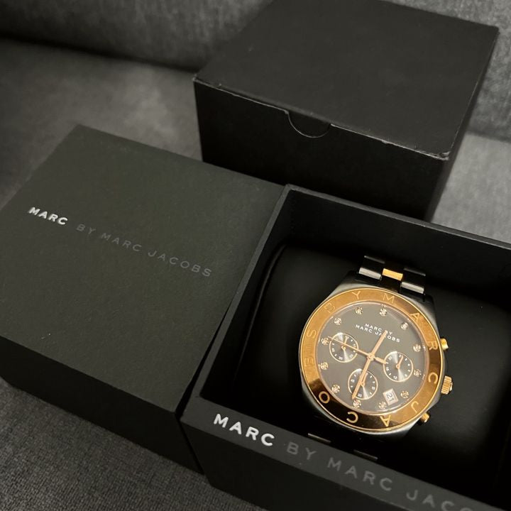  Shop Authentic Marc Jacobs Blade Chronograph Grey Dial Two Tone Steel Strap Watch for Women - MBM8583 - Luxxuri
