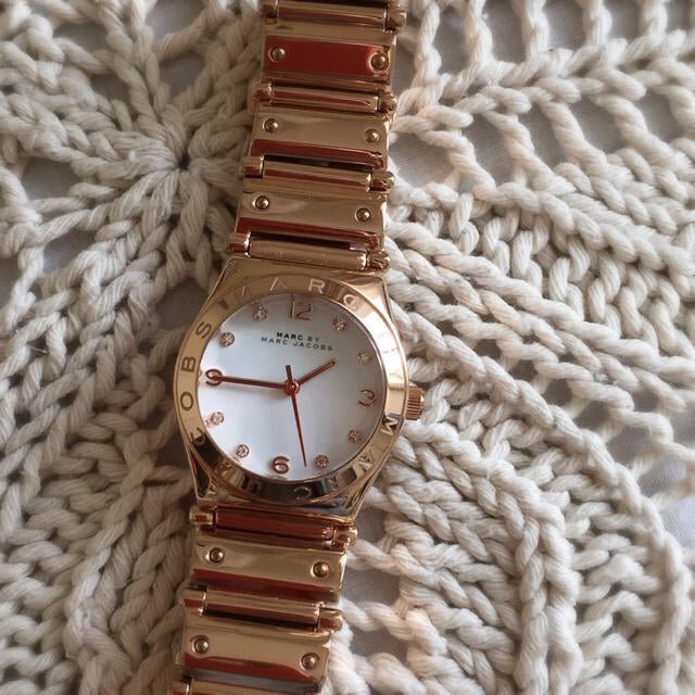  Shop Authentic Marc Jacobs Amy White Dial Rose Gold Steel Strap Watch for Women - MBM8559 - Luxxuri