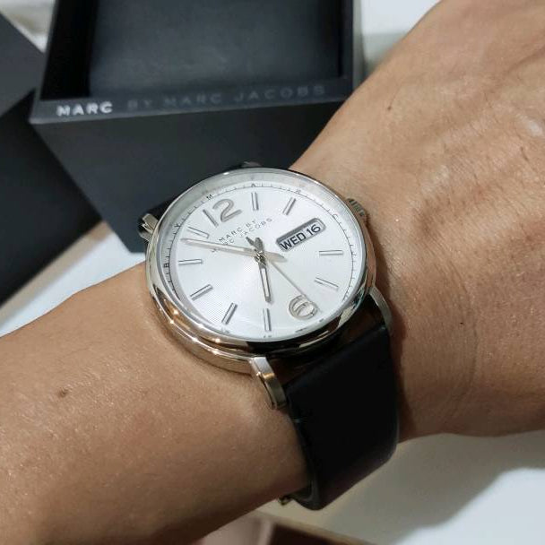  Shop Authentic Marc Jacobs Fergus White Dial Black Leather Strap Watch for Men - MBM5076 - Luxxuri