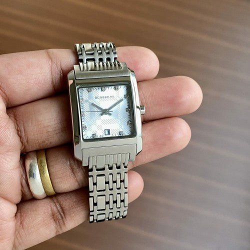  Shop Authentic Burberry Heritage Diamond White Dial Silver Stainless Steel Strap Watch for Women - BU1583 - Luxxuri