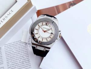  Shop Authentic Versace Chain Reaction Quartz White Dial Black Rubber Strap Watch for Men - VEDY00219 - Luxxuri