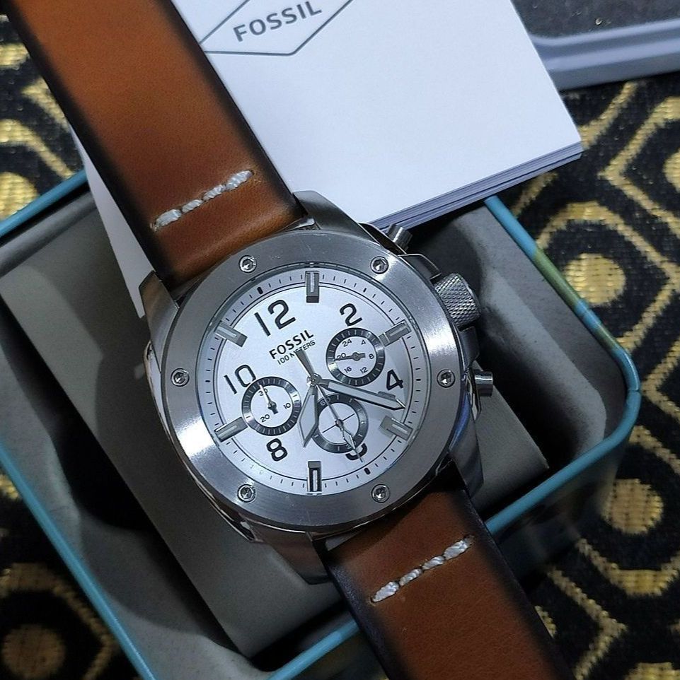  Shop Authentic Fossil Modern Machine White Dial Brown Leather Strap Watch for Men - FS4929 - Luxxuri