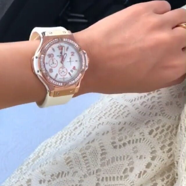  Shop Authentic Guess Diamonds White Dial White Rubber Strap Watch For Women - W0426L1 - Luxxuri