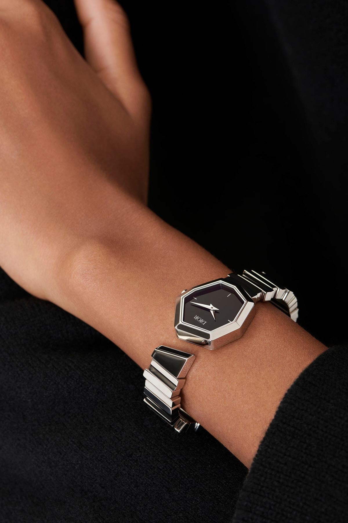  Shop Authentic Dior Gem Dior Black Mother of Pearl Dial Silver Steel Strap Watch for Women - CD18111X1005 - Luxxuri