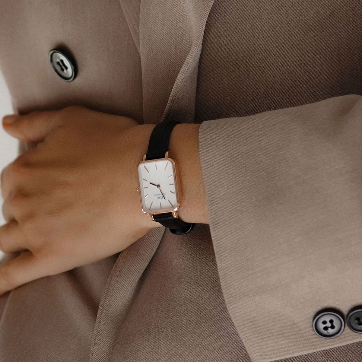  Shop Authentic Daniel Wellington Quadro White Dial Black Leather Strap Watch For Women - DW00100434 - Luxxuri