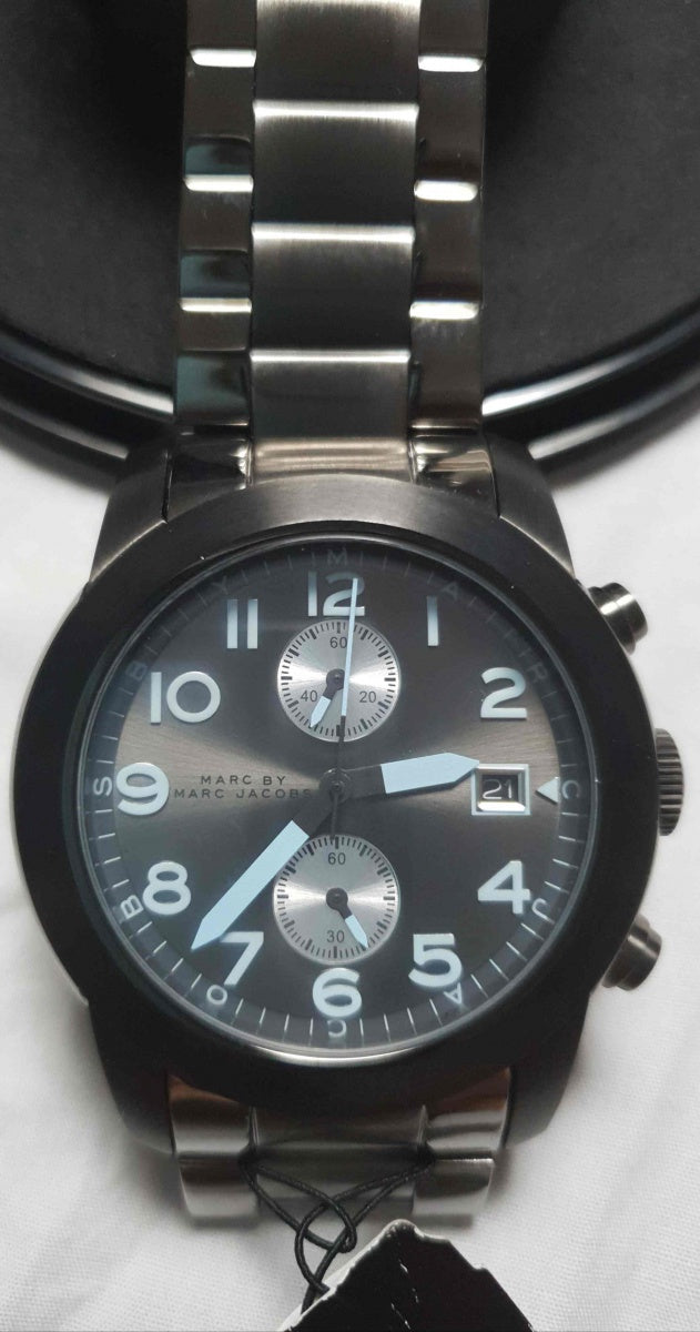  Shop Authentic Marc Jacobs Larry Chronograph Black Dial Gunmetal Grey Steel Strap Watch for Men - MBM5031 - Luxxuri