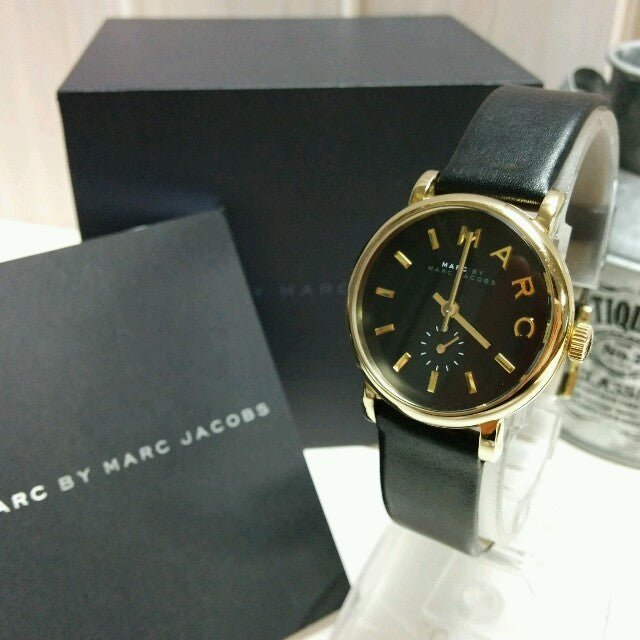  Shop Authentic Marc Jacobs Baker Mini Green Dial Green Leather Strap Watch for Women - MBM1272 - Luxxuri