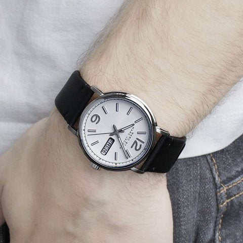  Shop Authentic Marc Jacobs Fergus White Dial Black Leather Strap Watch for Men - MBM5076 - Luxxuri